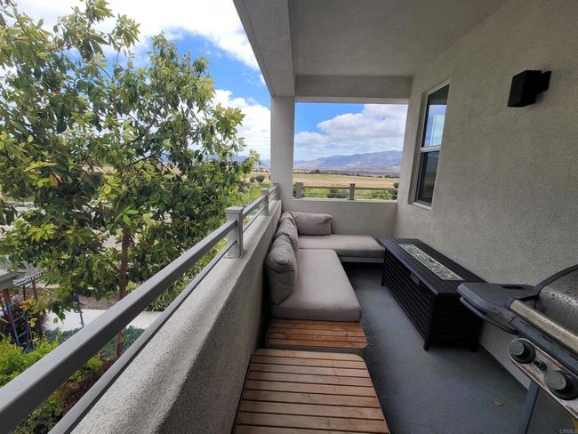 UNIT-2 - 2072 Tango Loop, Condo with 4 bedrooms, 3 bathrooms and 2 parking in Chula Vista CA | Image 12