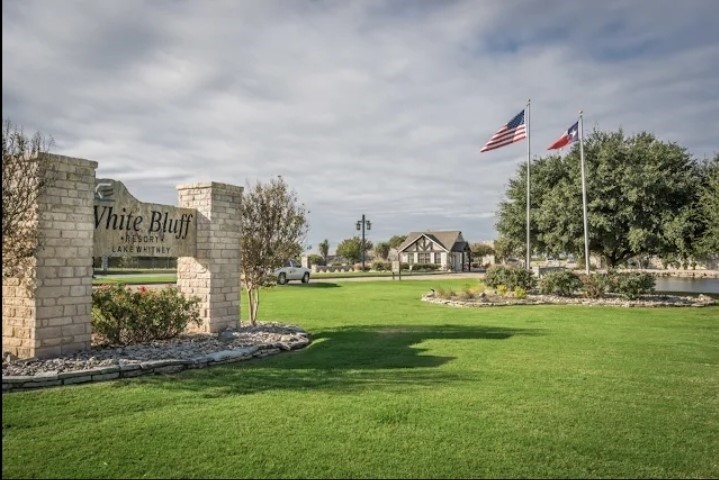 Land in Whitney