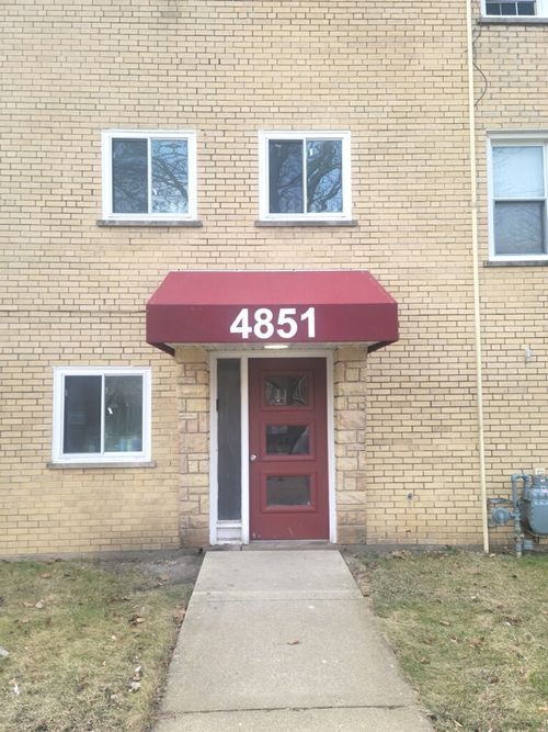 11-4851 Greenleaf St, Skokie, IL, 60077-2351 | Card Image