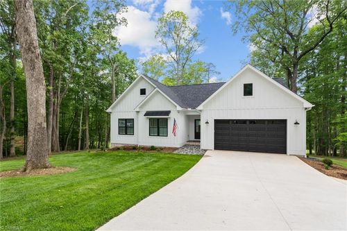 215 Crestwood Dr, Pilot Mountain, NC, 27041-9339 | Card Image