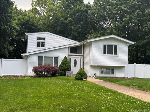26 Fox Ln, Shoreham, NY, 11786-2228 | Card Image