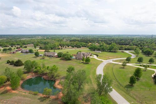 17900 Chatham Hills Rd, Norman, OK, 73071-8406 | Card Image