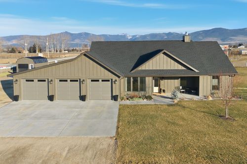 586 Little Sky Lane, Corvallis, MT, 59828 | Card Image