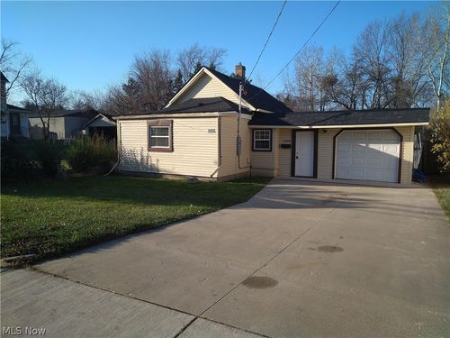 2450 Vestal Rd, Youngstown, OH, 44509-1417 | Card Image