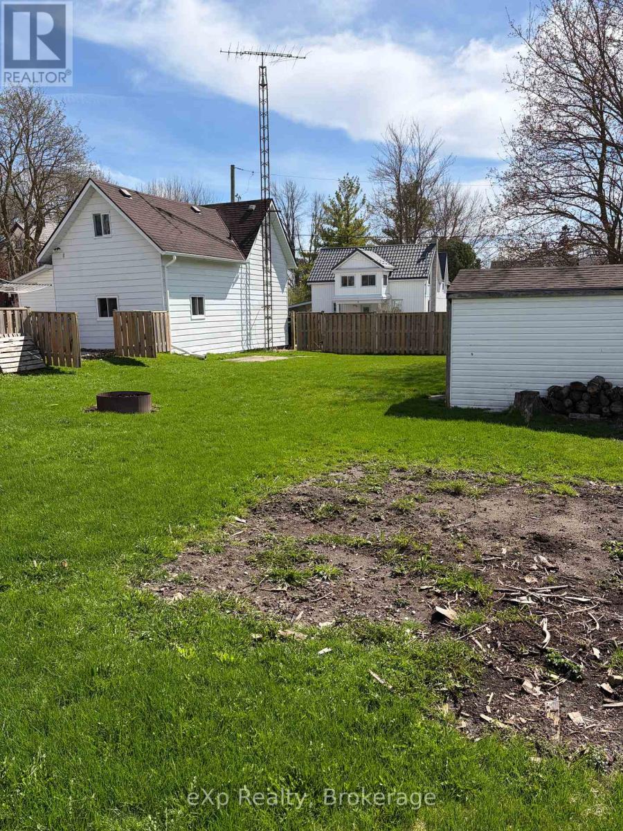 Residential in Perth East (Milverton) 5