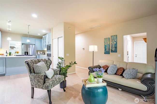 Family Room / Kitchen. | Image 15