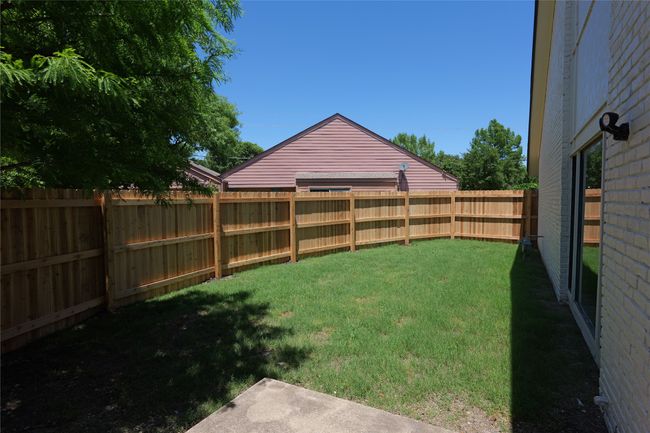 fenced in side yard | Image 39