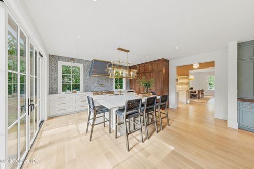 20 Old Wagon Rd, Old Greenwich, CT, 06870-1126 | Card Image
