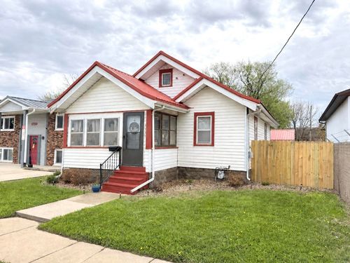 1733 Falls Ave, Waterloo, IA, 50701-2322 | Card Image