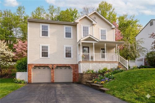 125 Shelbourne Dr, Coraopolis, PA, 15108-8923 | Card Image