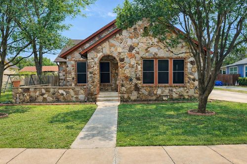 206 E Sandstone St, Llano, TX, 78643-2042 | Card Image