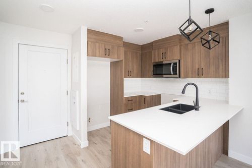 204-2225 44 Ave Nw, Edmonton, AB, T6T0W5 | Card Image