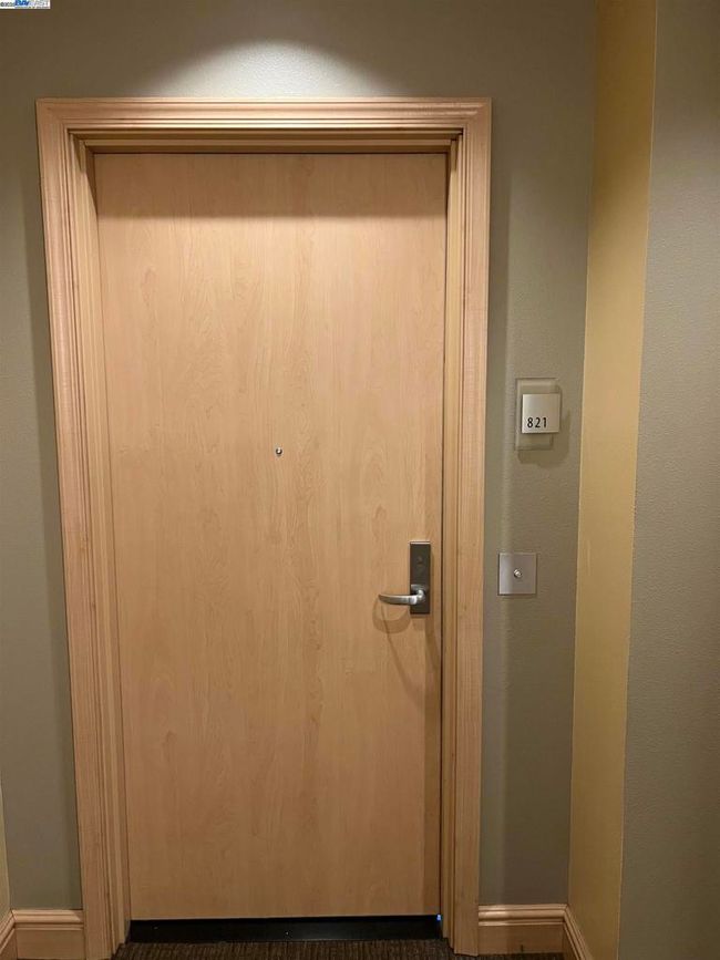 Entry door | Image 19