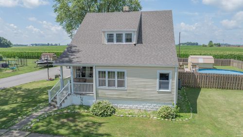 301 N Gretchen St, Walton, IN, 46994-9435 | Card Image