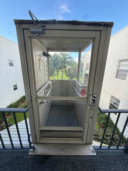 573 Flanders L, Delray Beach, FL, 33484-5275 | Card Image