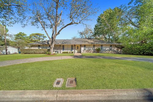 501 Walnut Hill Dr, Brenham, TX, 77833-4977 | Card Image