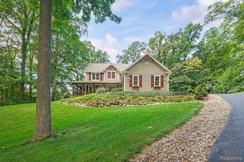 10568 Garr Rd, Berrien Springs, MI, 49103-9799 | Card Image