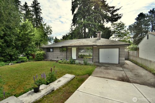 13730 30th Ave Ne, Seattle, WA, 98125-3510 | Card Image
