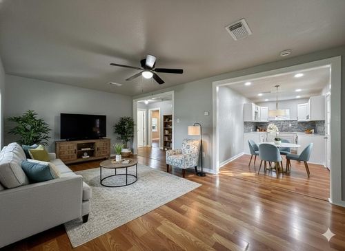 1009 W Snyder St, Alvin, TX, 77511-2026 | Card Image