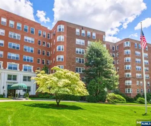 10 Crestmont Rd, Montclair, NJ, 07042-1930 | Card Image