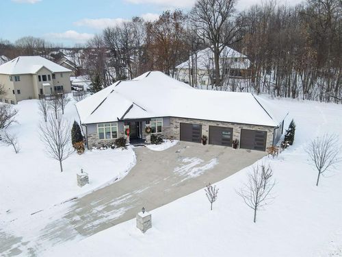 900 Woodcrest Heights Drive, MENASHA, WI, 54952 | Card Image