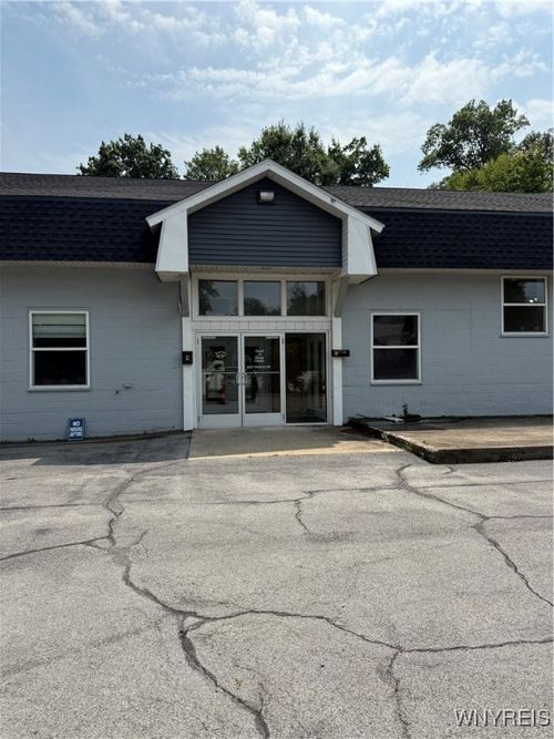 4390 Quinby Dr, Hamburg, NY, 14075-7900 | Card Image