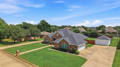 2502 Evelyn Rd, Whitesboro, TX, 76273-9415 | Card Image