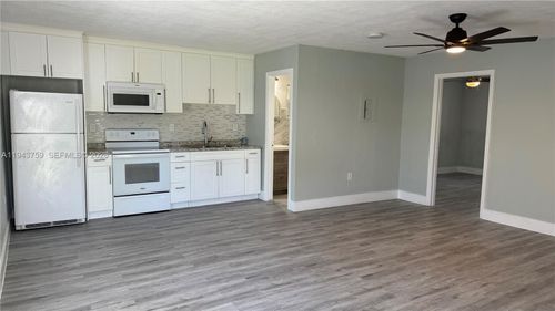 apt-1-220 Nw 12th St, Pompano Beach, FL, 33060-5494 | Card Image