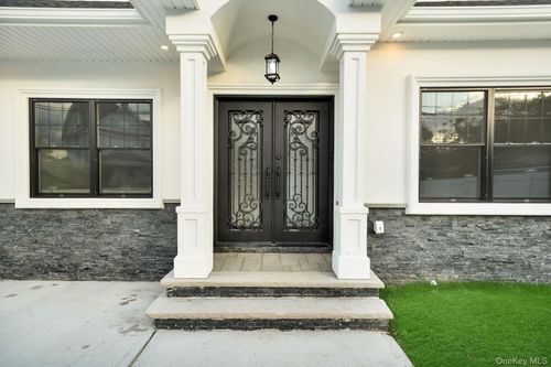 47 E Cherry St, Hicksville, NY, 11801-4300 | Card Image