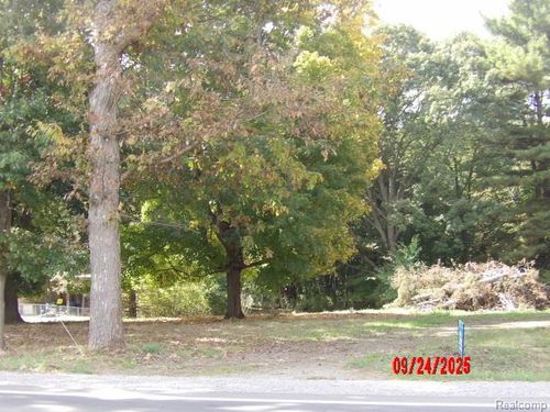 3729 N Lapeer Rd, Lapeer, MI, 48446-8617 | Card Image
