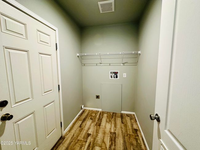 Laundry off Kitchen | Image 7