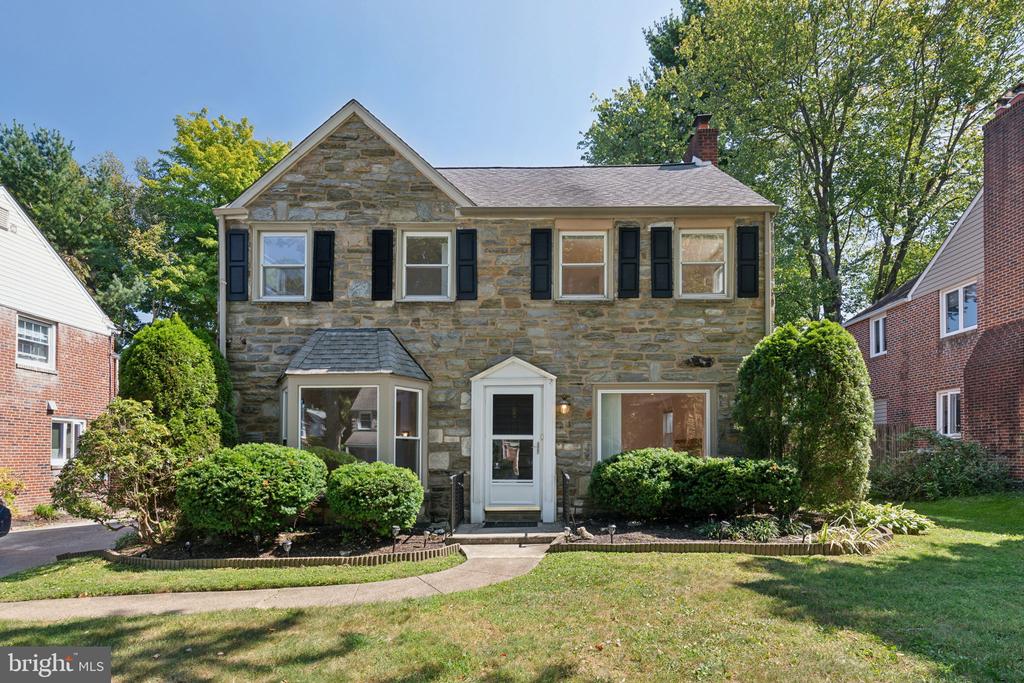 Fariston Dr, Wynnewood, PA 19096