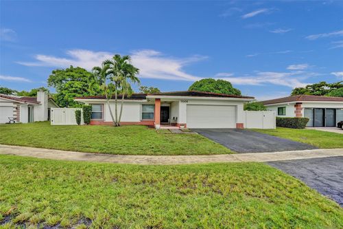 7008 Nw 81st St, Tamarac, FL, 33321-7081 | Card Image