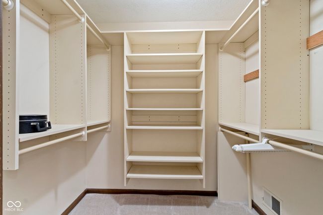 Walk-in clothing Closet! | Image 33