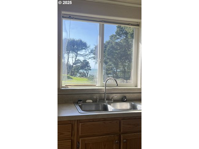 34112 Ophir Rd, House other with 3 bedrooms, 2 bathrooms and 2 parking in Gold Beach OR | Image 11