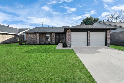8906 Enchanted Forest Dr, Houston, TX, 77088-1224 | Card Image