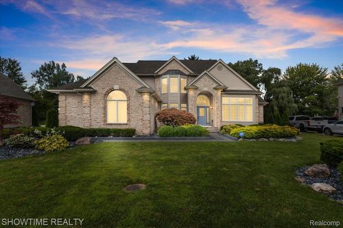 53650 Cherrywood Dr, Shelby Township, MI, 48315-1348 | Card Image