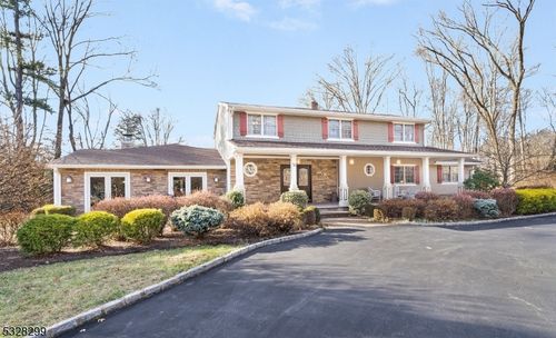 32 Briar Ln, Basking Ridge, NJ, 07920-1301 | Card Image