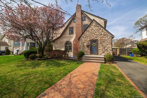 96 Southard Ave, Rockville Centre, NY, 11570-3143 | Card Image