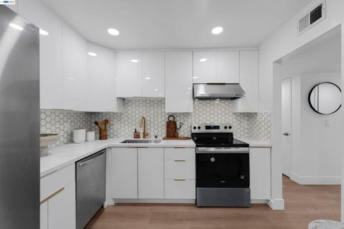 307-2111 Latham St, Mountain View, CA, 94040-1649 | Card Image
