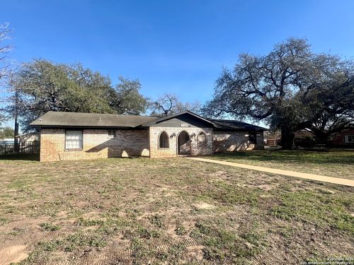 215 Lantana Ln, Pleasanton, TX, 78064-3931 | Card Image