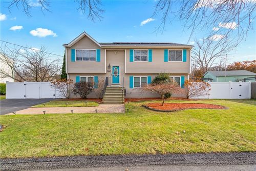 12 Railroad Row, Warwick, RI, 02886-0768 | Card Image