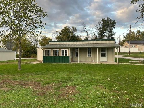 112 E Martin St, Perry, MO, 63462-1209 | Card Image