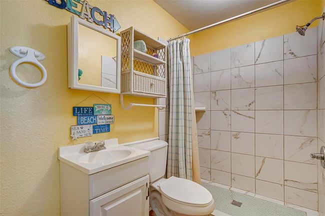 203 Carlton Ave, House other with 2 bedrooms, 2 bathrooms and null parking in Surfside Beach TX | Image 11