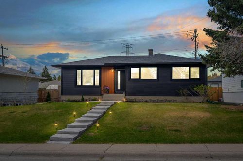 195 Westview Drive Sw, Calgary, AB, T3C2S3 | Card Image