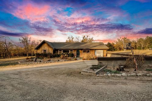 1902 Winfield Ave, Winfield, KS, 67156-1924 | Card Image