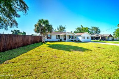 707 W 8th St Cir. Circle, House other with 4 bedrooms, 2 bathrooms and null parking in Lynn Haven FL | Image 2