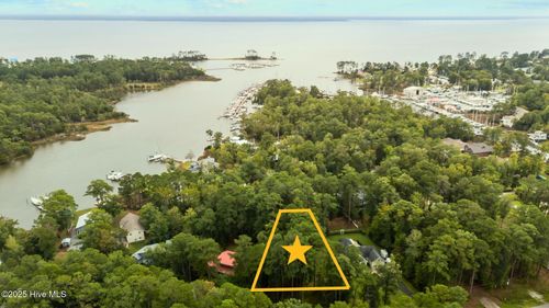 1408 Seafarer Dr, Oriental, NC, 28571-9651 | Card Image