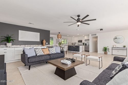 8124 E Mitchell Dr, Scottsdale, AZ, 85251-5812 | Card Image