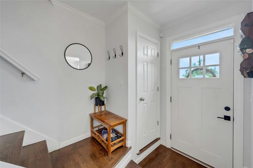21 Elizabeth Pl, Yonkers, NY, 10703-1702 | Card Image